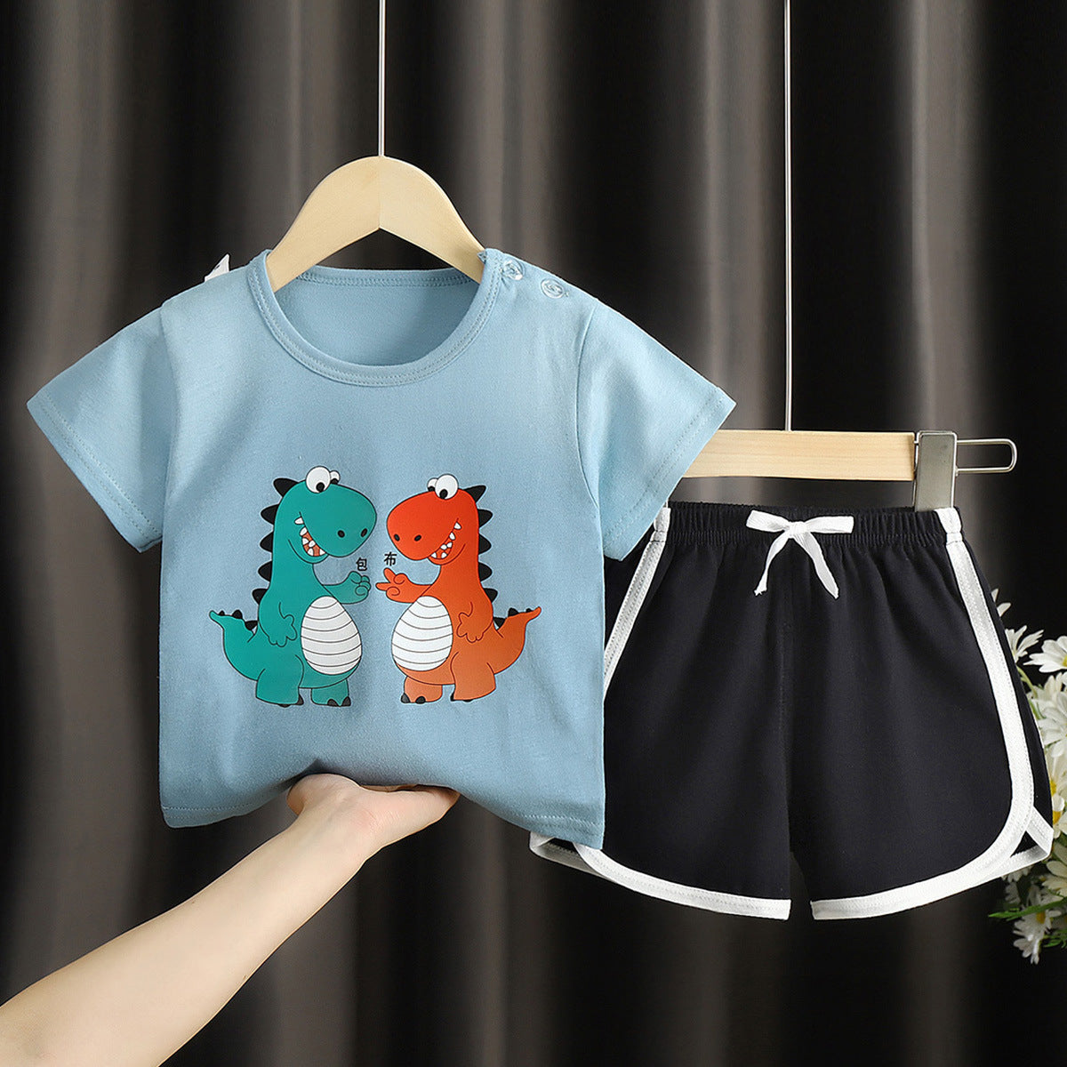 Stylisches Kinder Outfit für den Sommer – Weste und Shorts