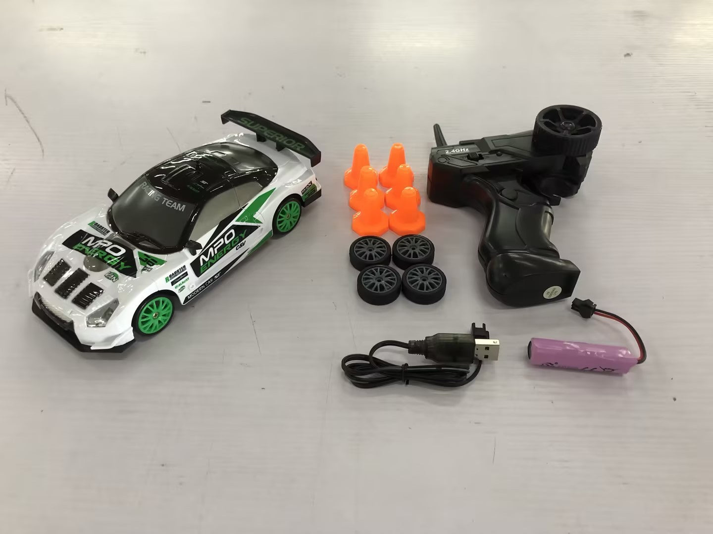 Fernsteuerbares Drift Car Spielzeug, GTR Modell AE86, RC Rennwagen für Kinder – Perfekte Weihnachtsgeschenke