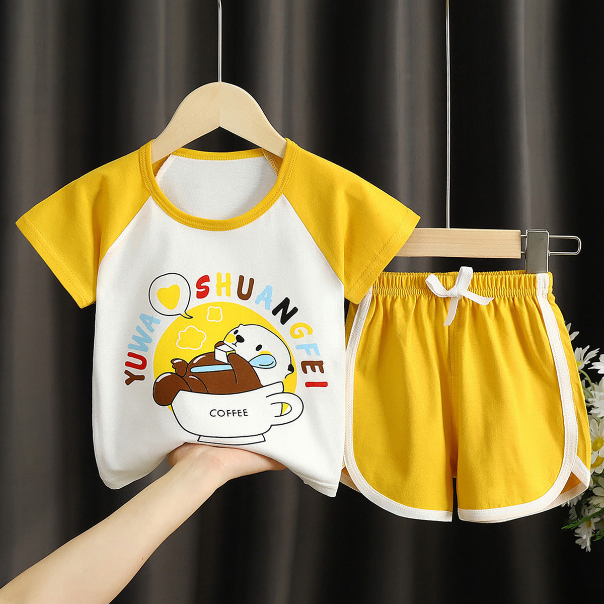 Stylisches Kinder Outfit für den Sommer – Weste und Shorts