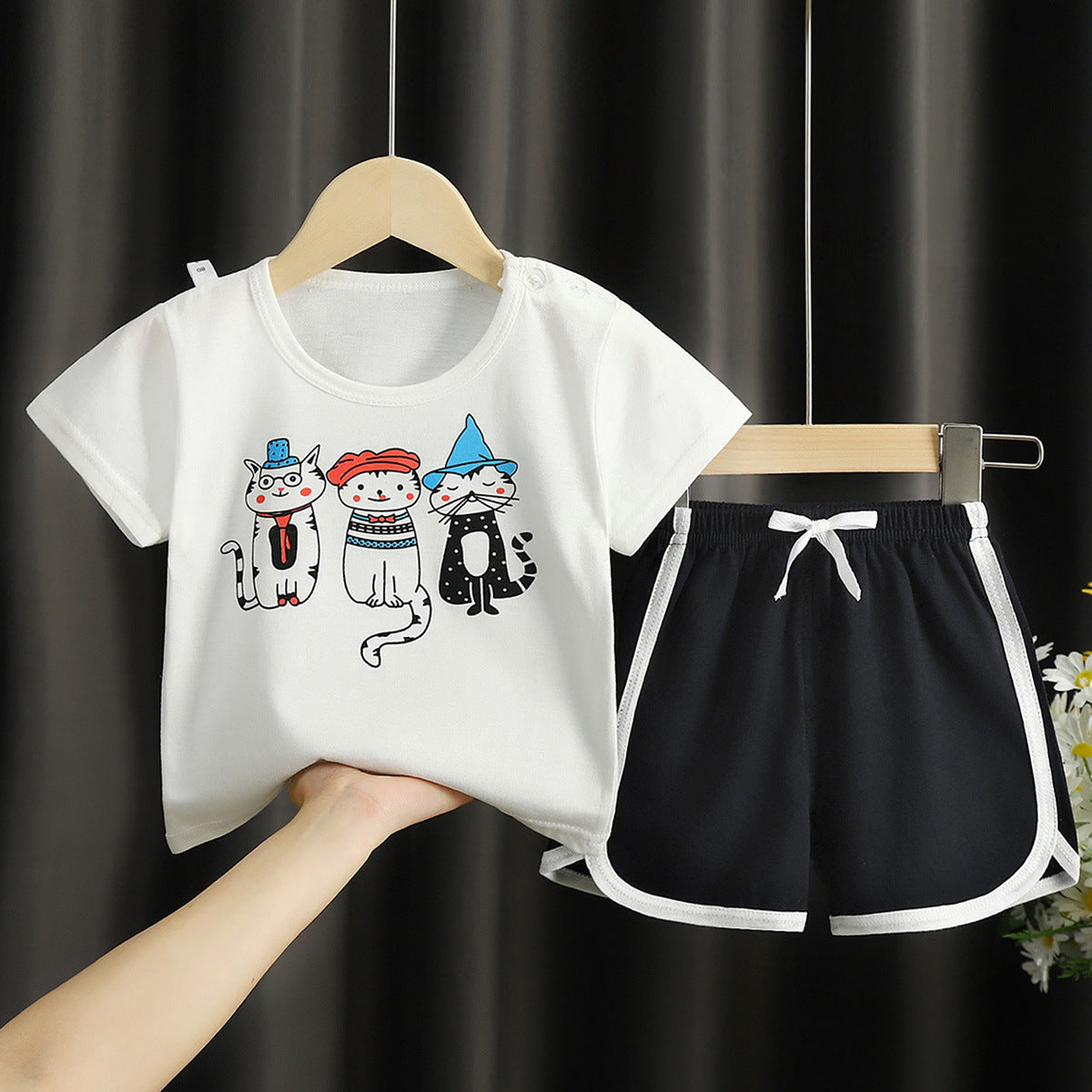 Stylisches Kinder Outfit für den Sommer – Weste und Shorts